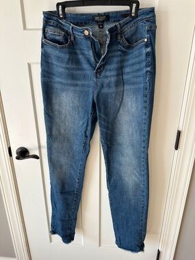Judy Blue Mid Blue Ankle Crop Jeans